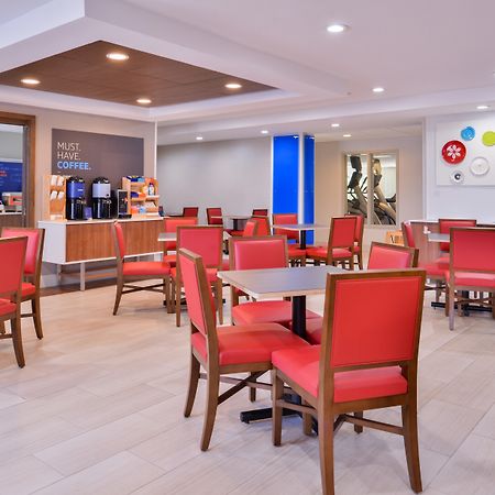 Holiday Inn Express & Suites Selma By Ihg Екстериор снимка