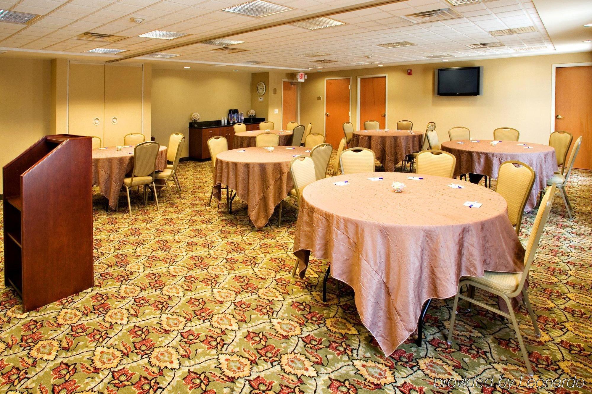 Holiday Inn Express & Suites Selma By Ihg Съоръжения снимка