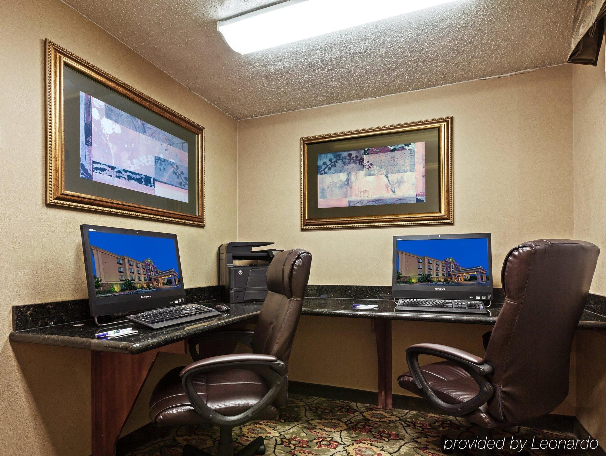 Holiday Inn Express & Suites Selma By Ihg Екстериор снимка