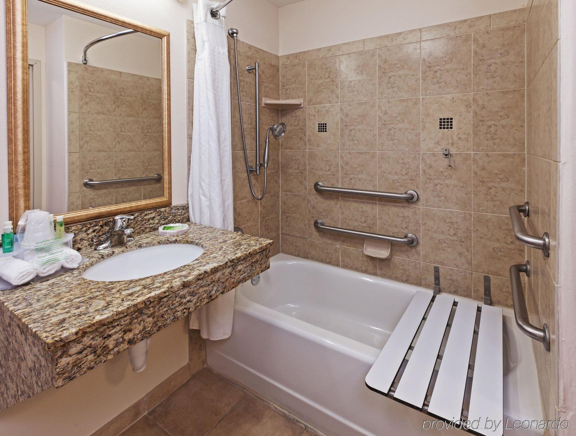 Holiday Inn Express & Suites Selma By Ihg Екстериор снимка