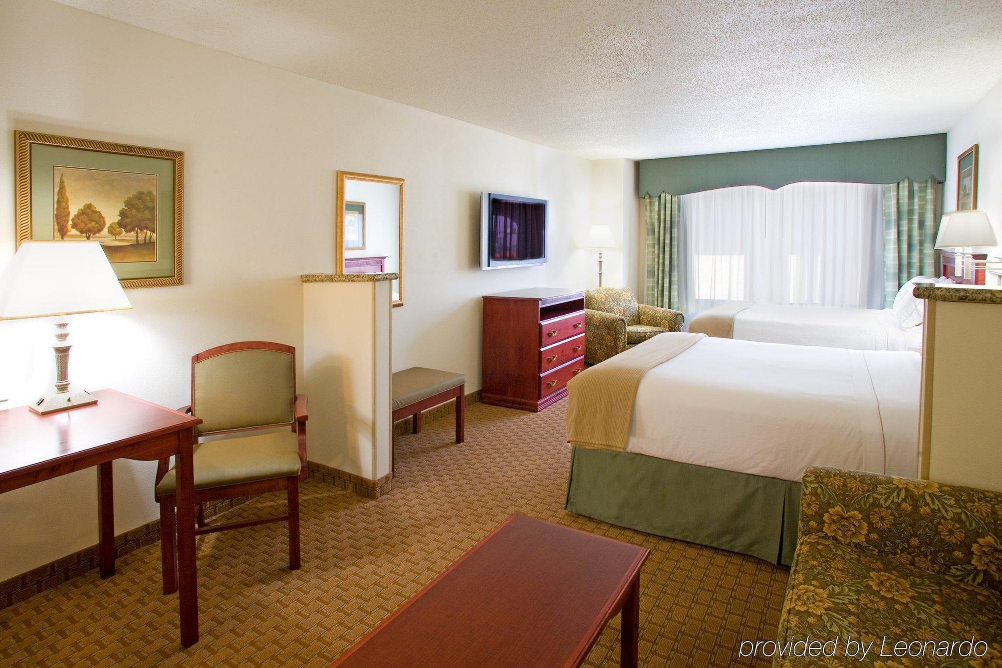 Holiday Inn Express & Suites Selma By Ihg Екстериор снимка