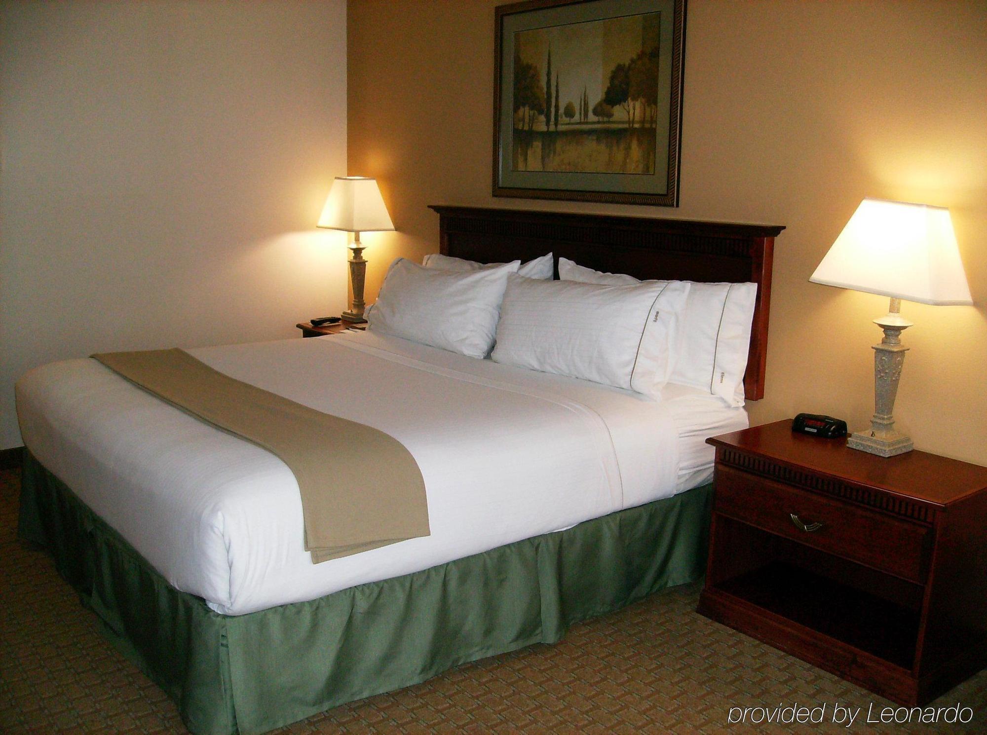 Holiday Inn Express & Suites Selma By Ihg Екстериор снимка