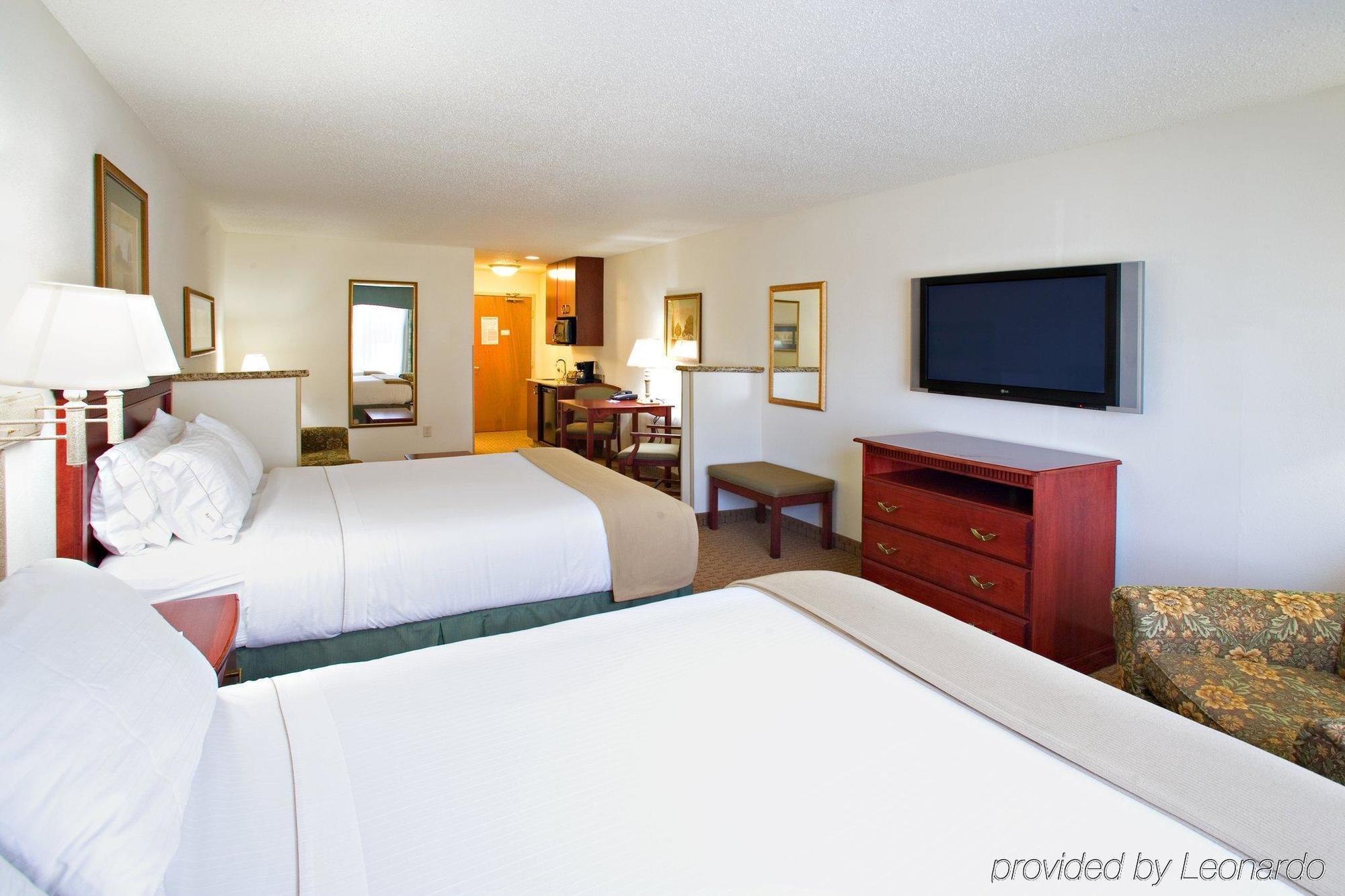 Holiday Inn Express & Suites Selma By Ihg Екстериор снимка
