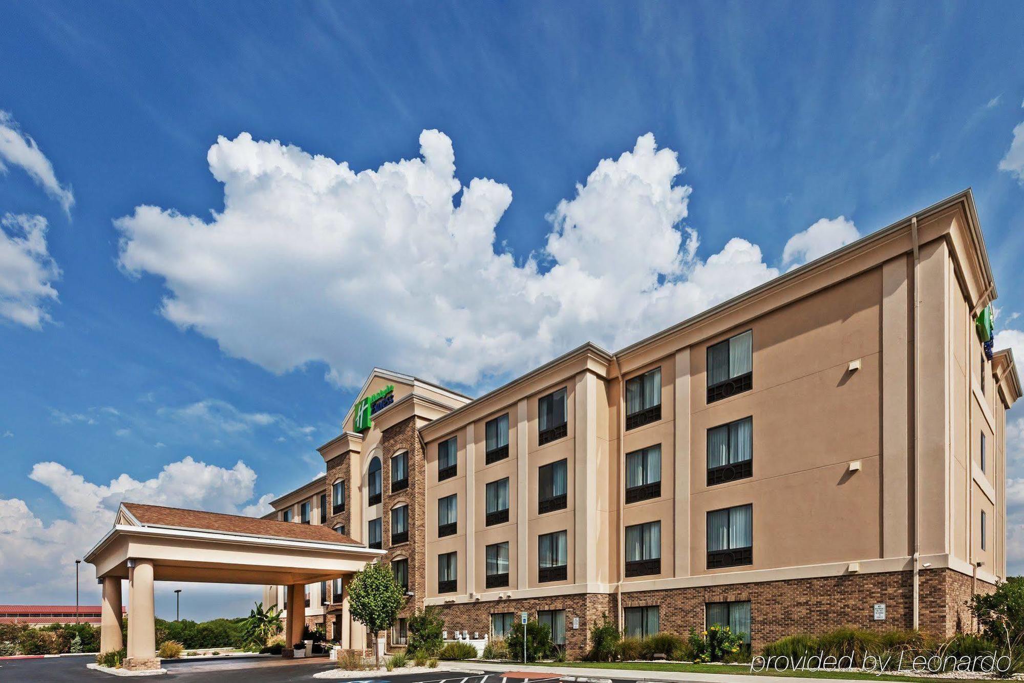 Holiday Inn Express & Suites Selma By Ihg Екстериор снимка