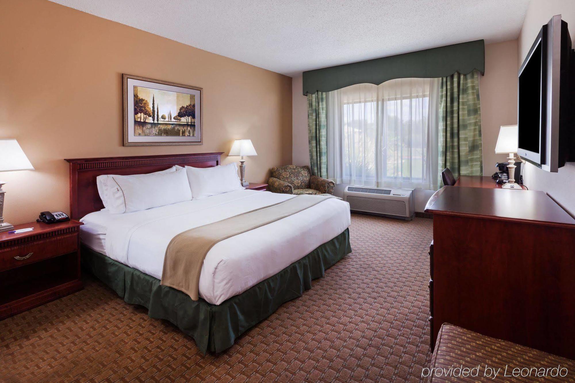 Holiday Inn Express & Suites Selma By Ihg Екстериор снимка
