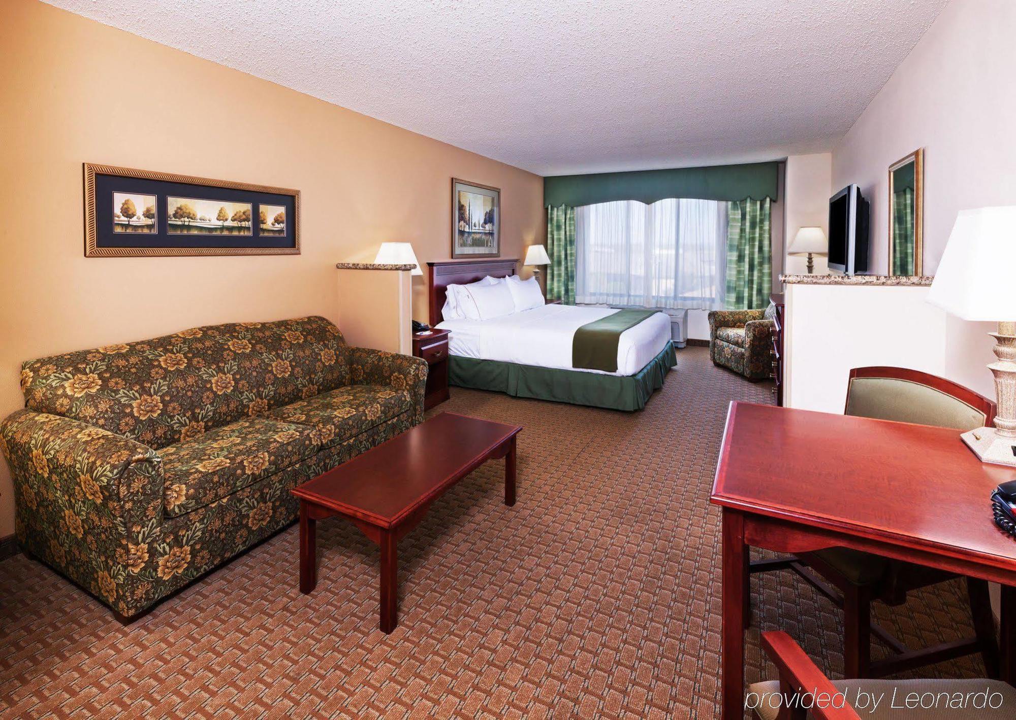 Holiday Inn Express & Suites Selma By Ihg Екстериор снимка