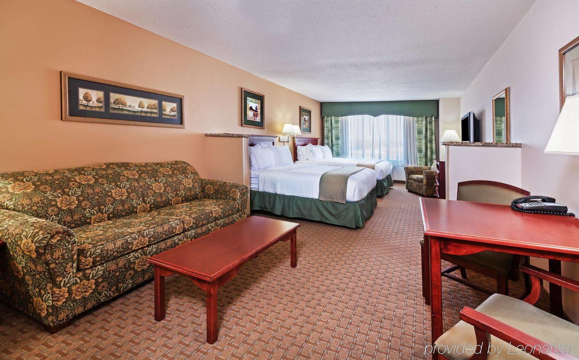 Holiday Inn Express & Suites Selma By Ihg Екстериор снимка